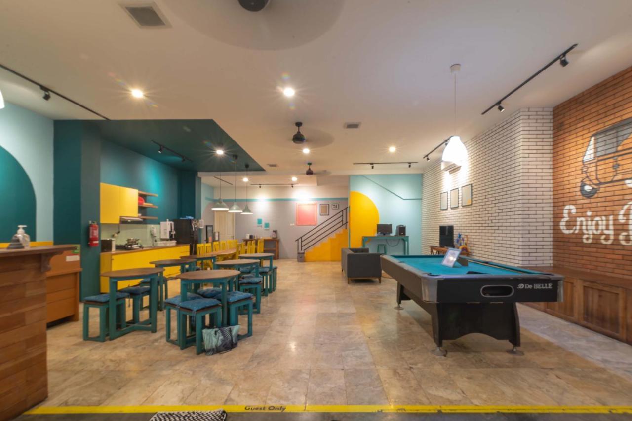Wonderloft Hostel Kota Tua Jakarta Exterior photo