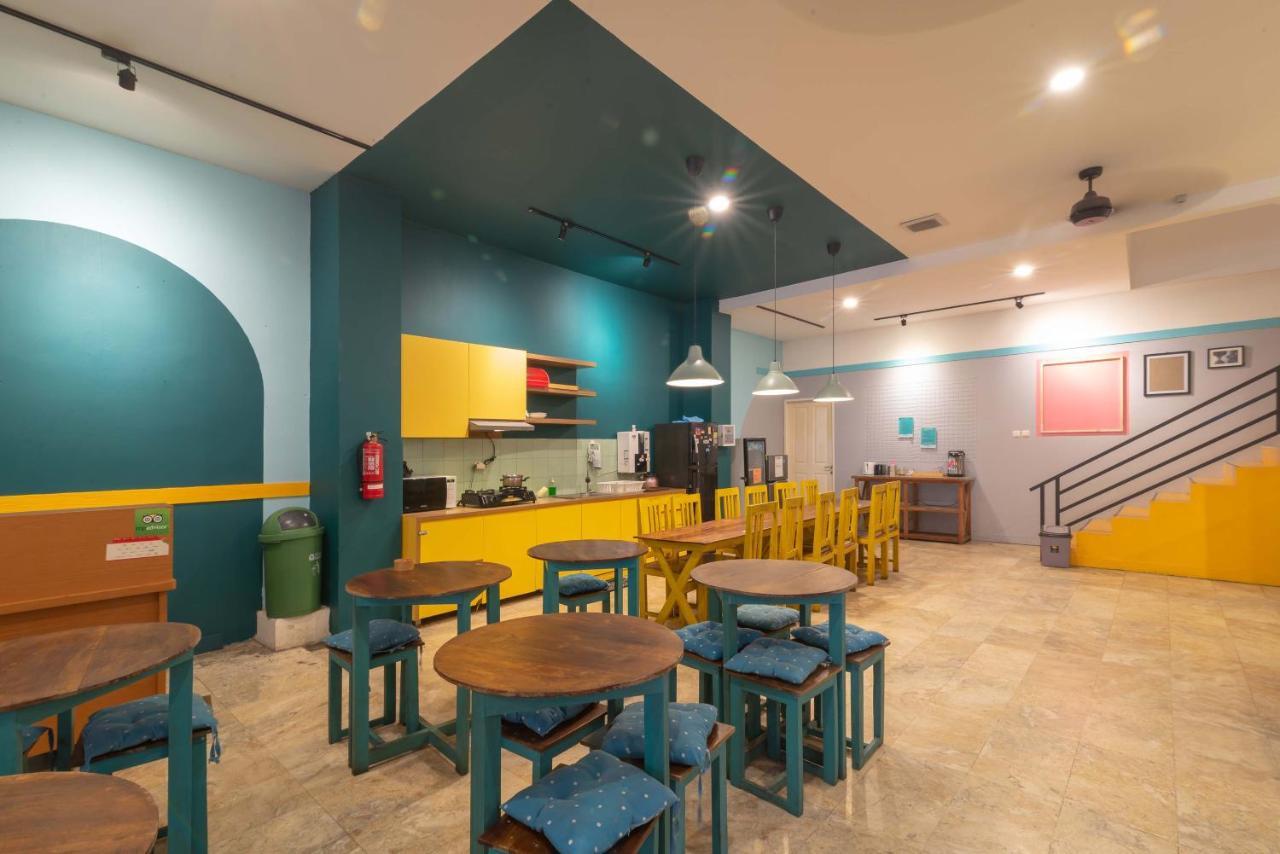Wonderloft Hostel Kota Tua Jakarta Exterior photo