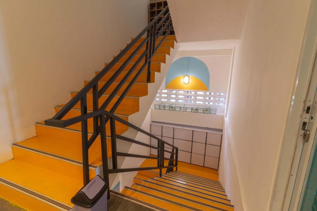 Wonderloft Hostel Kota Tua Jakarta Exterior photo