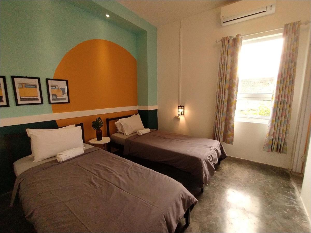 Wonderloft Hostel Kota Tua Jakarta Exterior photo