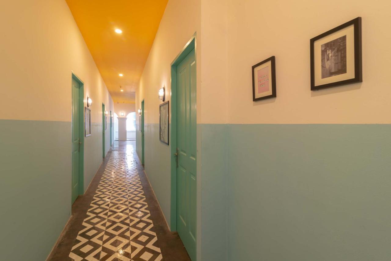 Wonderloft Hostel Kota Tua Jakarta Exterior photo