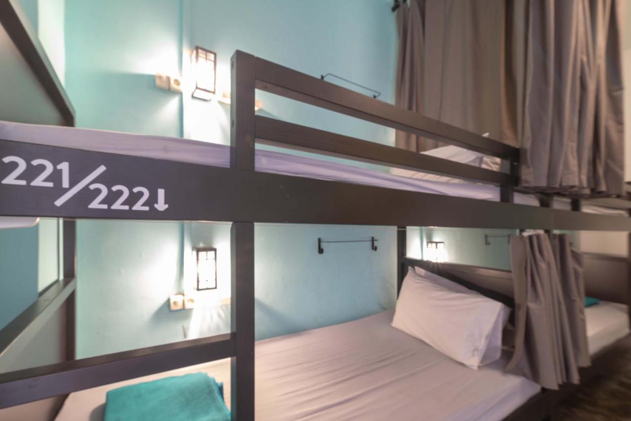 Wonderloft Hostel Kota Tua Jakarta Exterior photo