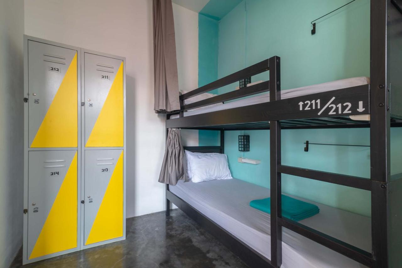 Wonderloft Hostel Kota Tua Jakarta Exterior photo