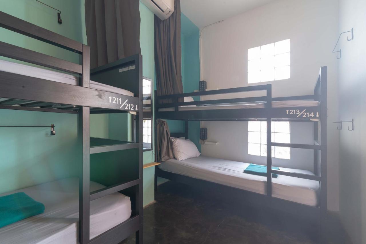 Wonderloft Hostel Kota Tua Jakarta Exterior photo