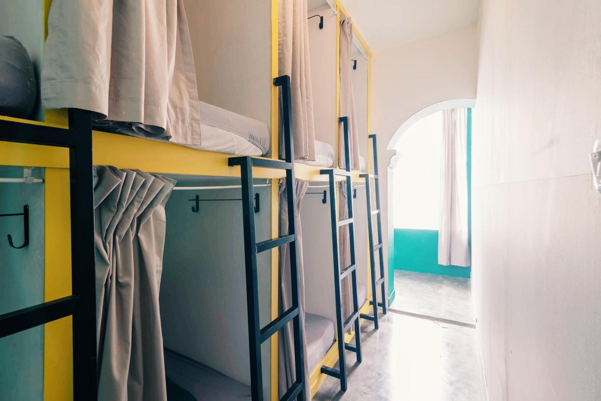 Wonderloft Hostel Kota Tua Jakarta Exterior photo