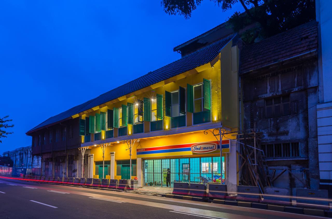 Wonderloft Hostel Kota Tua Jakarta Exterior photo