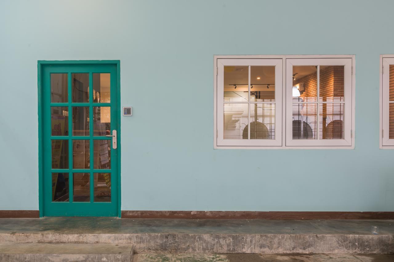 Wonderloft Hostel Kota Tua Jakarta Exterior photo