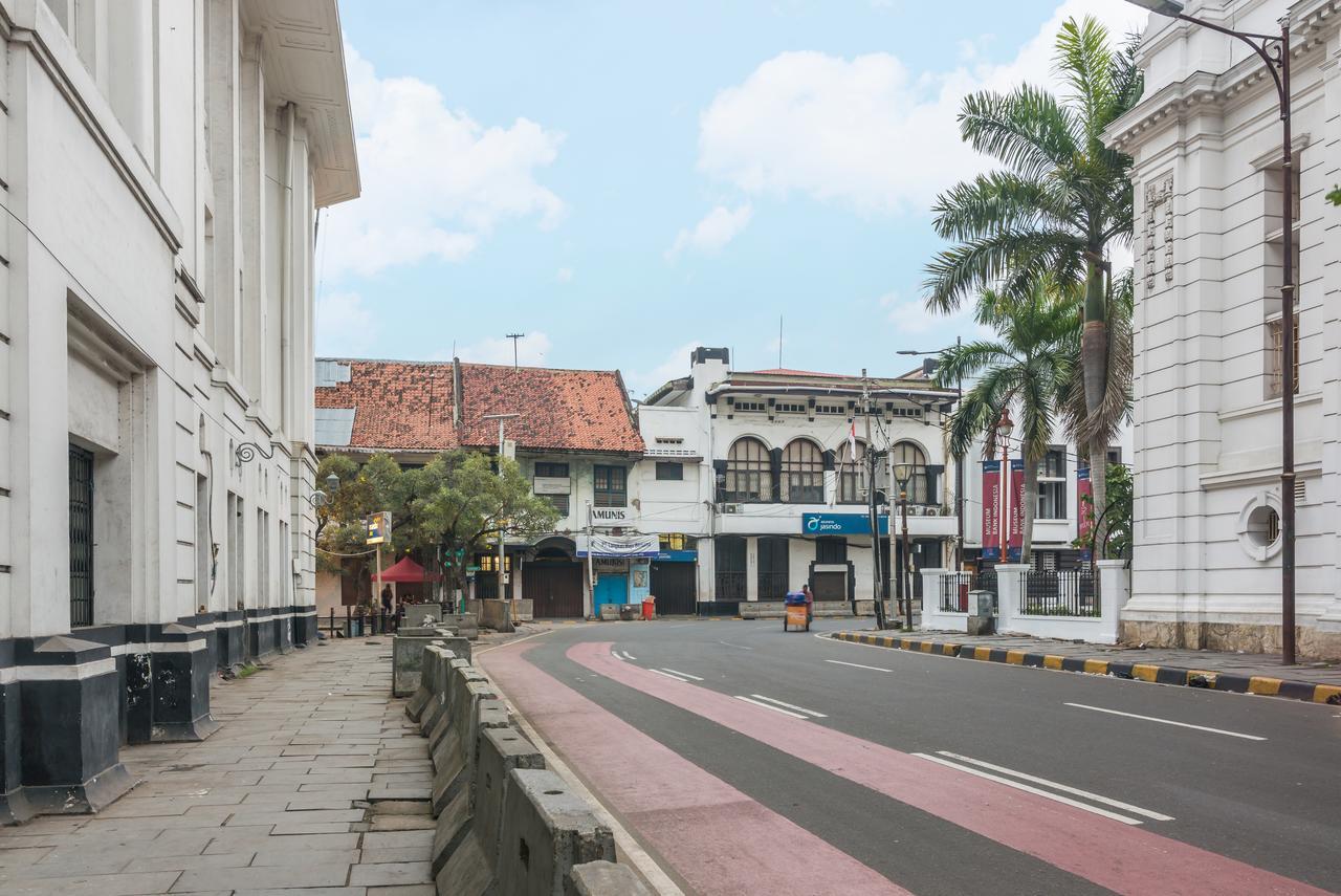 Wonderloft Hostel Kota Tua Jakarta Exterior photo