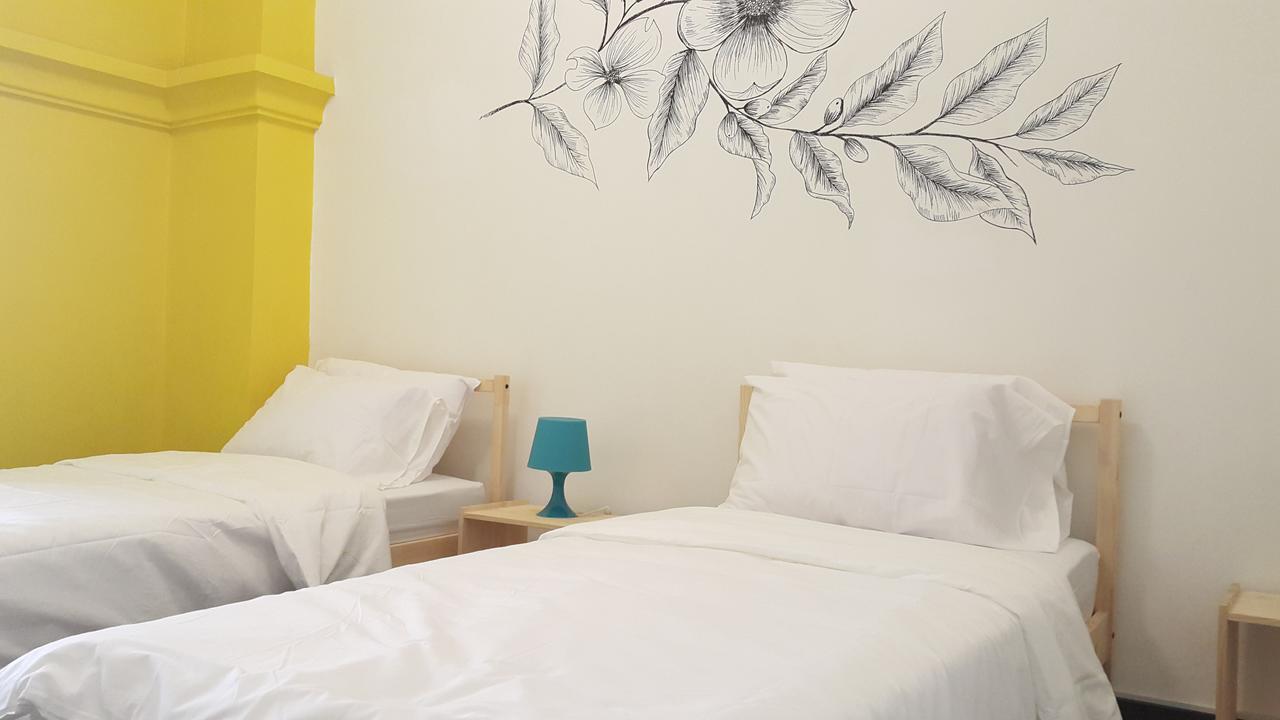 Wonderloft Hostel Kota Tua Jakarta Exterior photo